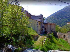 Logement avec parking et terrasse devant la maison, très jolie vue Pettorano Sul Gizio